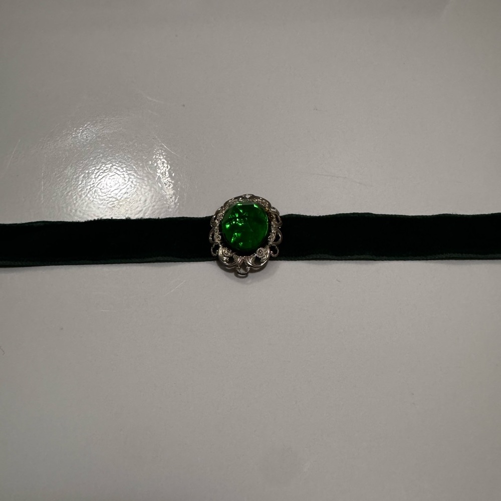 Girls Green Velvet Choker - Picture 4 of 6